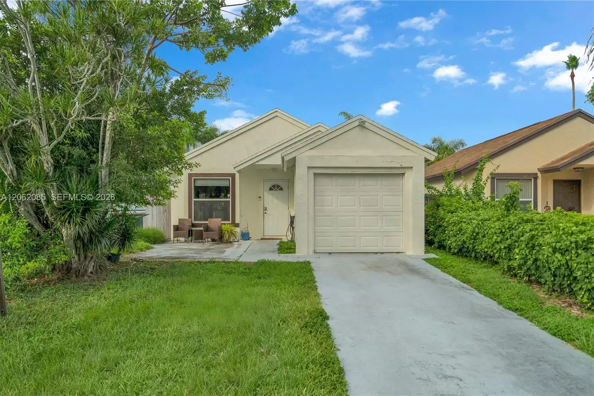 949 SW 7th Pl, Florida City: photo 1 of 38