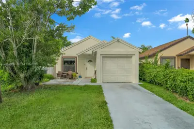 949 SW 7th Pl, Florida City: photo 1 of 38