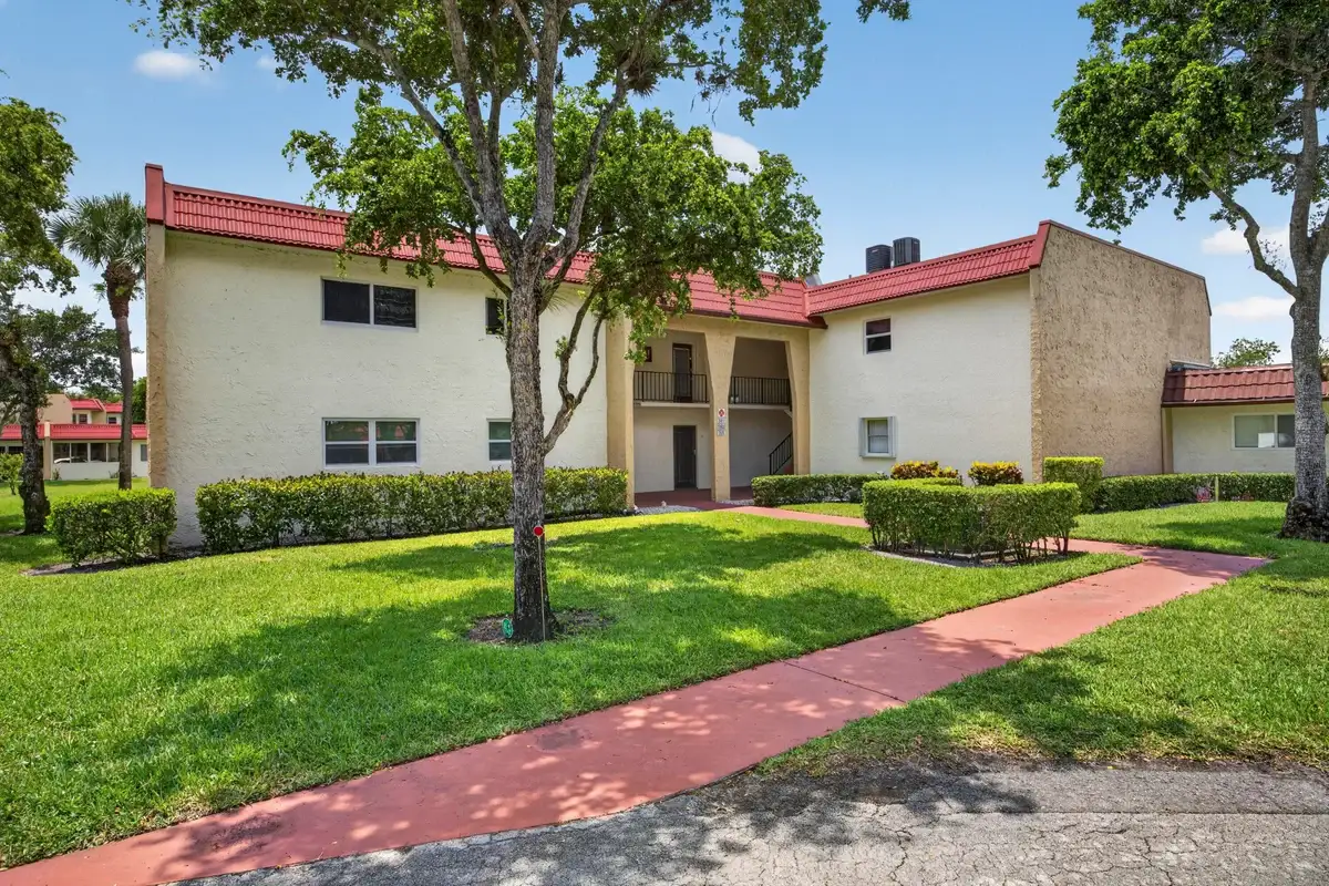 355 Lake Frances Dr, West Palm Beach: photo 1 of 43