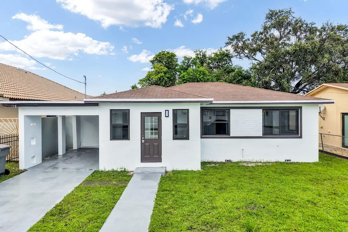 5015 SW 25th St, West Park: photo 1 of 27