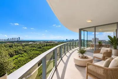 2411 Laguna Cir #2011, North Miami: photo 1 of 37