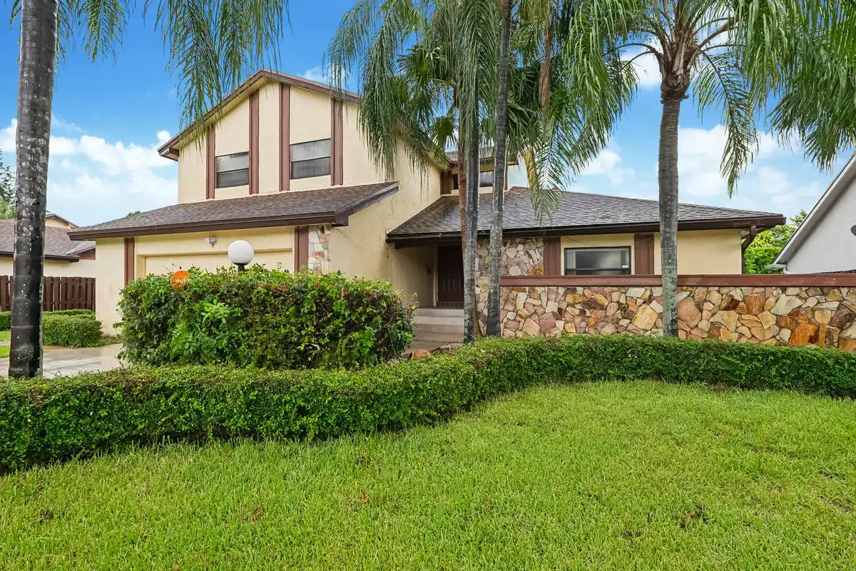 15615 SW 54th St, Miami: photo 1 of 16