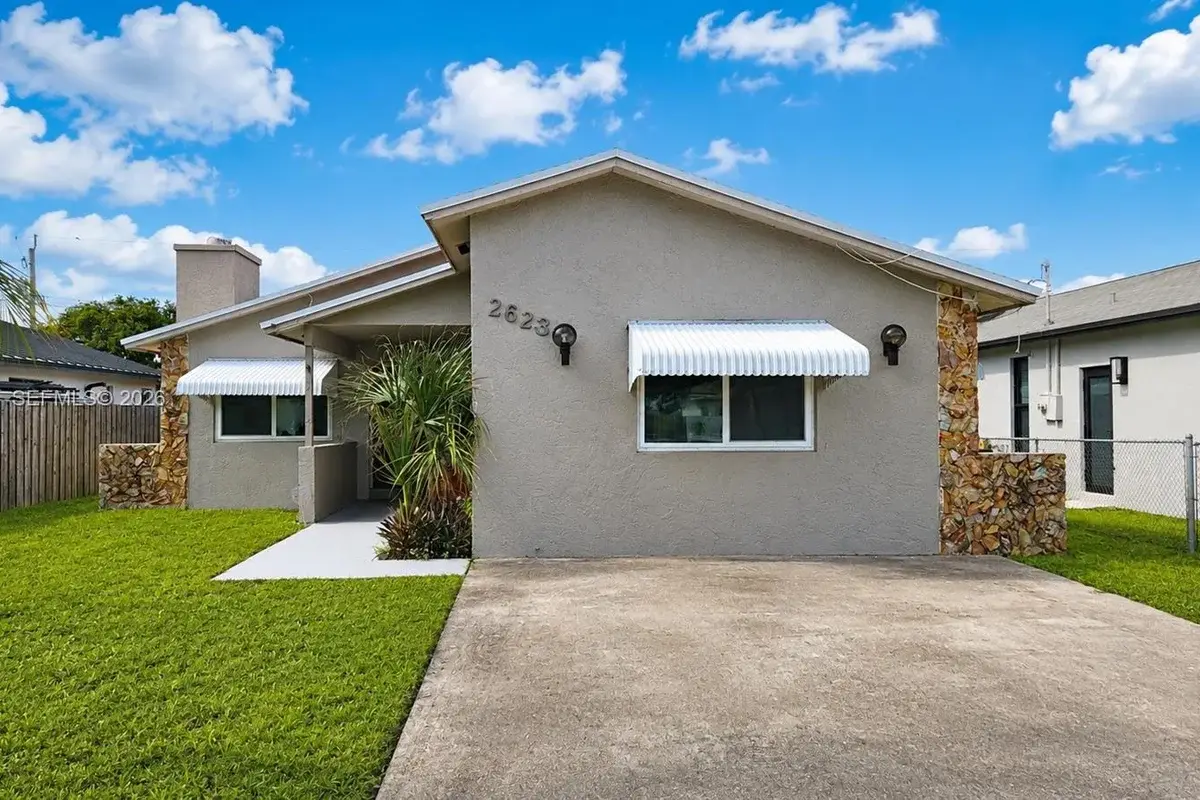 2623 Harding St, Hollywood: photo 1 of 4