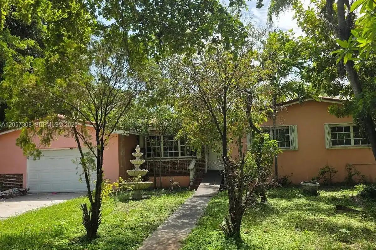881 Albatross St, Miami Springs: photo 1 of 17