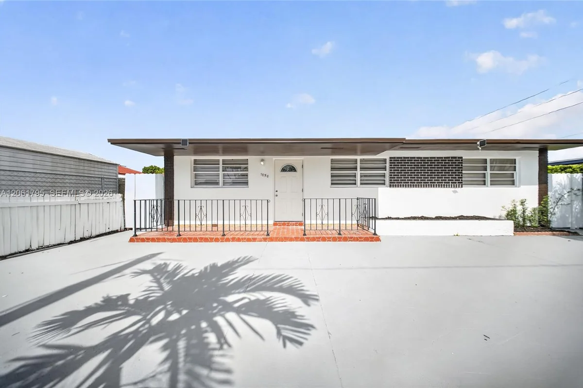 1055 NW 32nd Ct, Miami: photo 1 of 35
