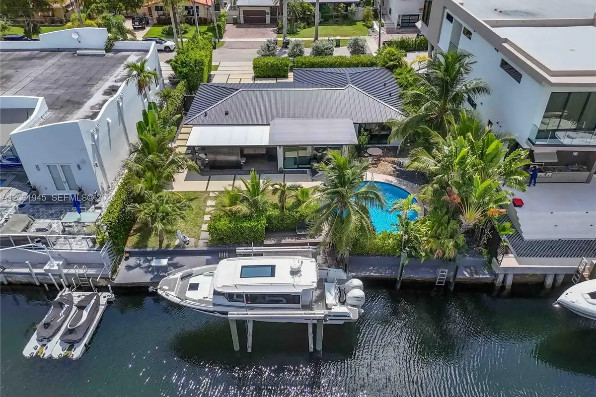 12906 Cherry Rd, North Miami: photo 1 of 29