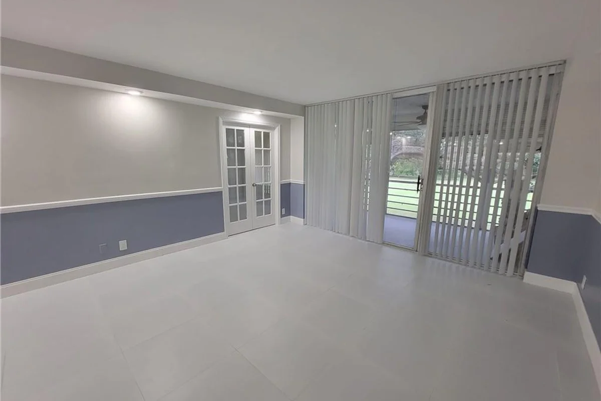 800 E Cypress Ln #202, Pompano Beach: photo 1 of 85