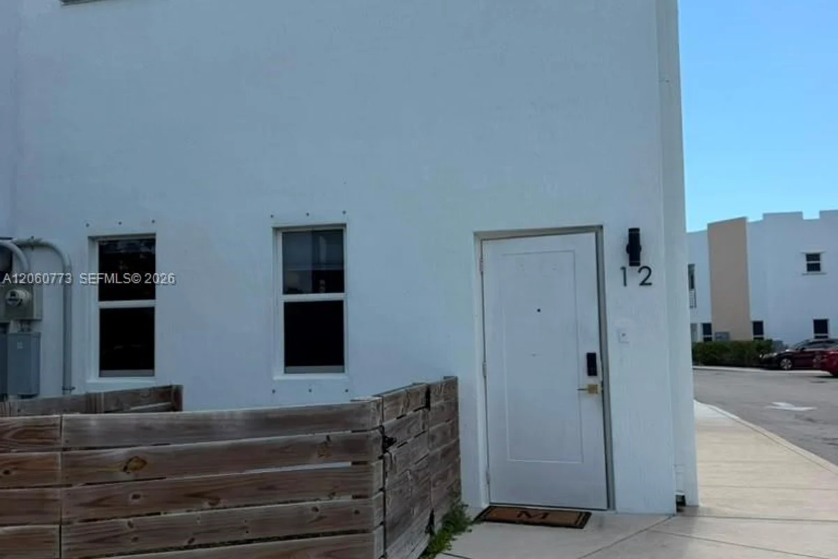 24600 SW 129 #12, Homestead: photo 1 of 14