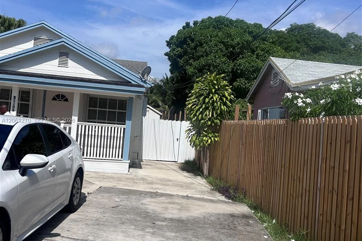 11108 Peachtree Dr, Miami: photo 1 of 53