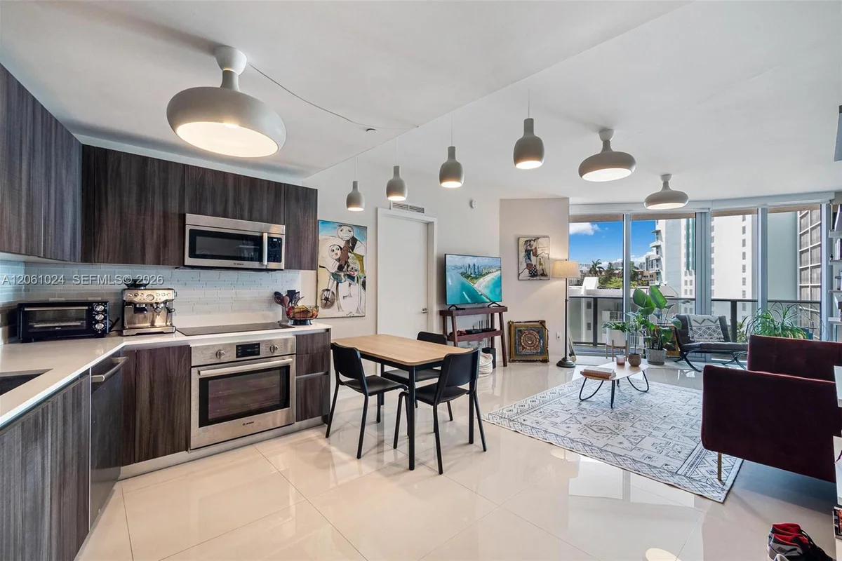488 NE 18th St #401, Miami: photo 1 of 29