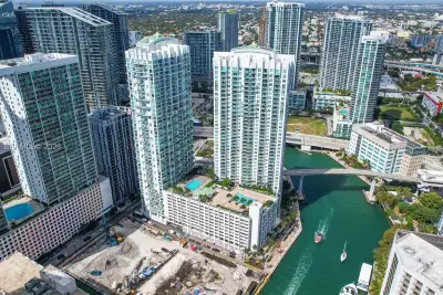41 SE 5th St #906, Miami: photo 1 of 26