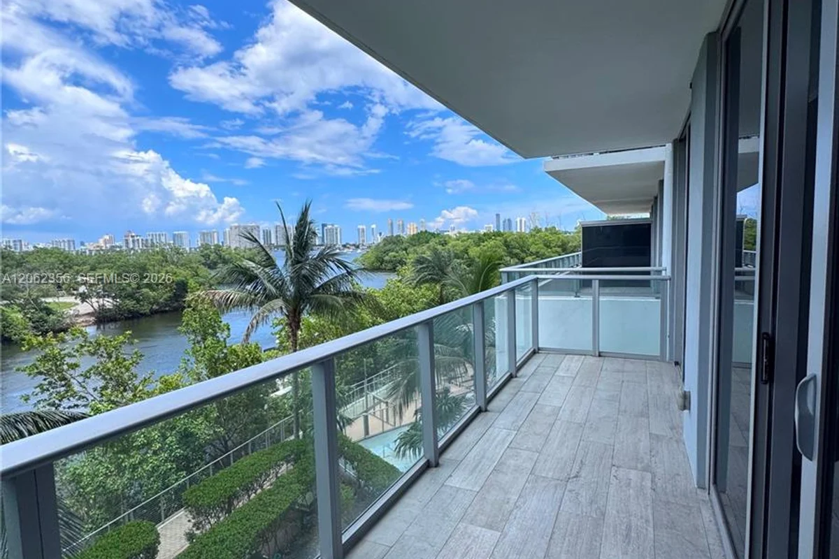16385 Biscayne Blvd #305, North Miami Beach: photo 1 of 43