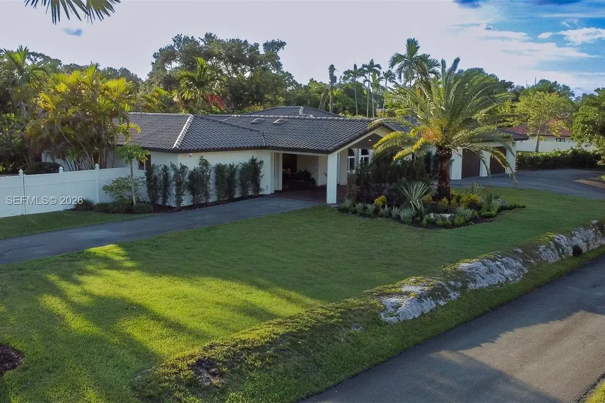 9980 SW 83rd Ave, Miami: photo 1 of 20