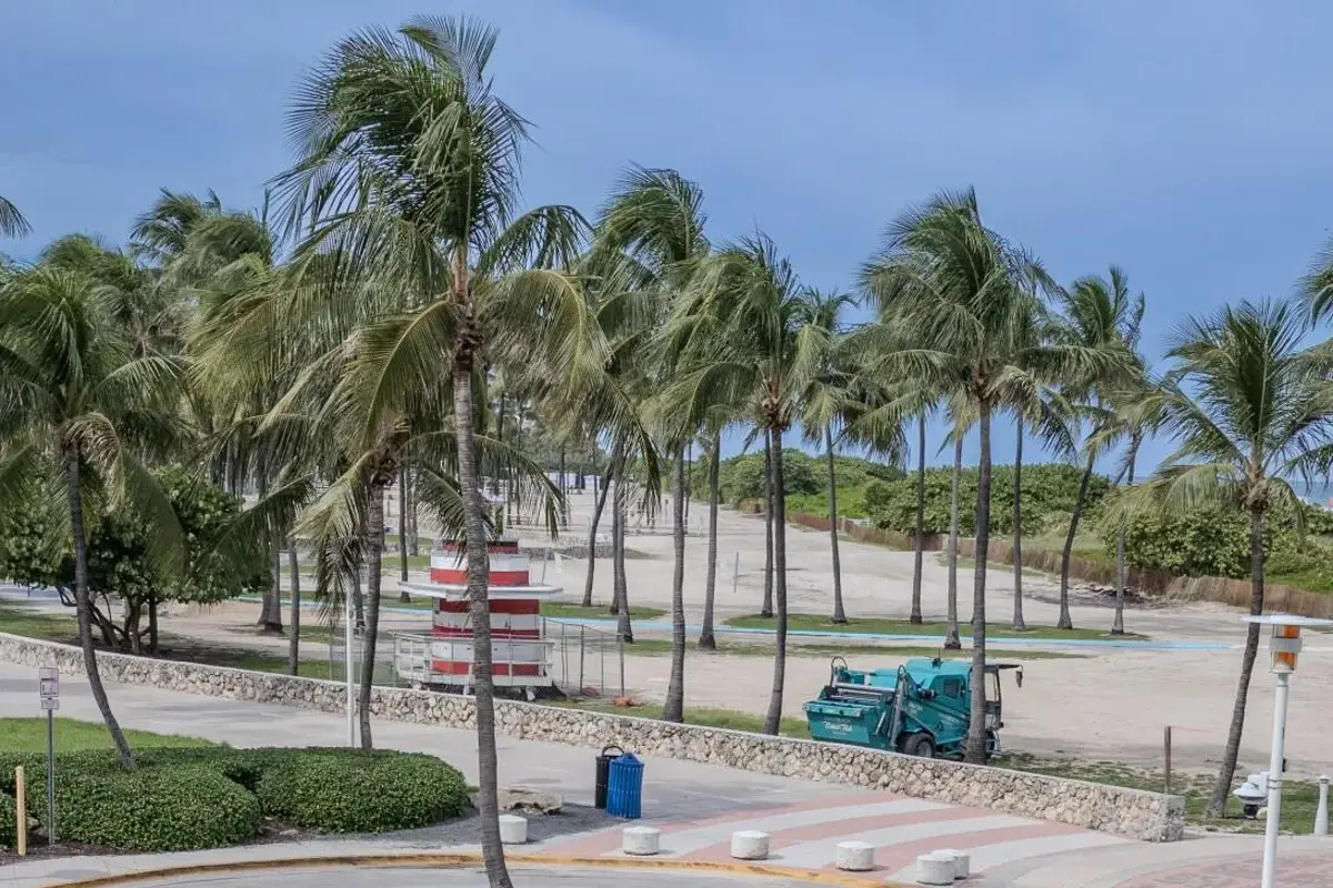 465 Ocean Dr #320, Miami Beach: photo 1 of 29