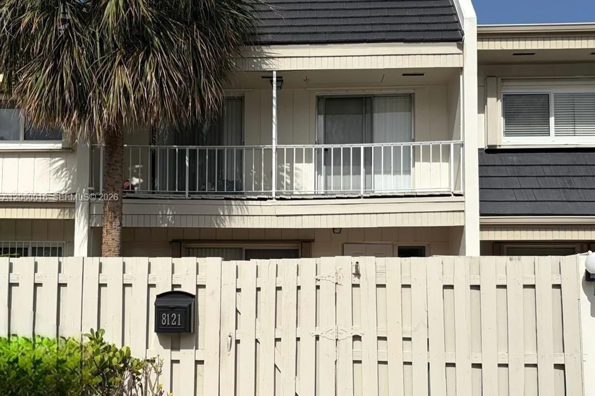 8121 SW 82nd Ct, Miami: photo 1 of 2