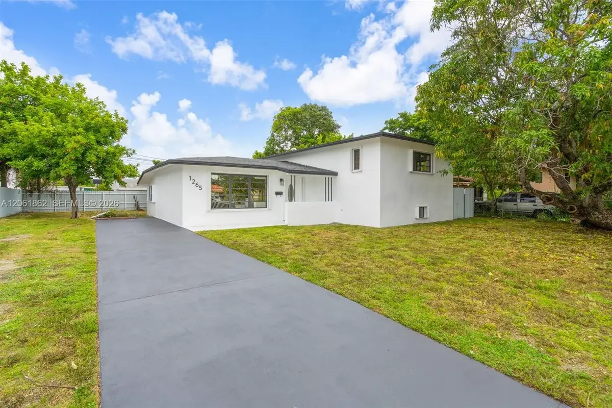 1265 NE 201st Ter, Miami: photo 1 of 27