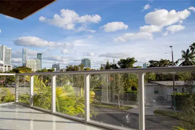529 SW 11th St #202, Miami: photo 1 of 12