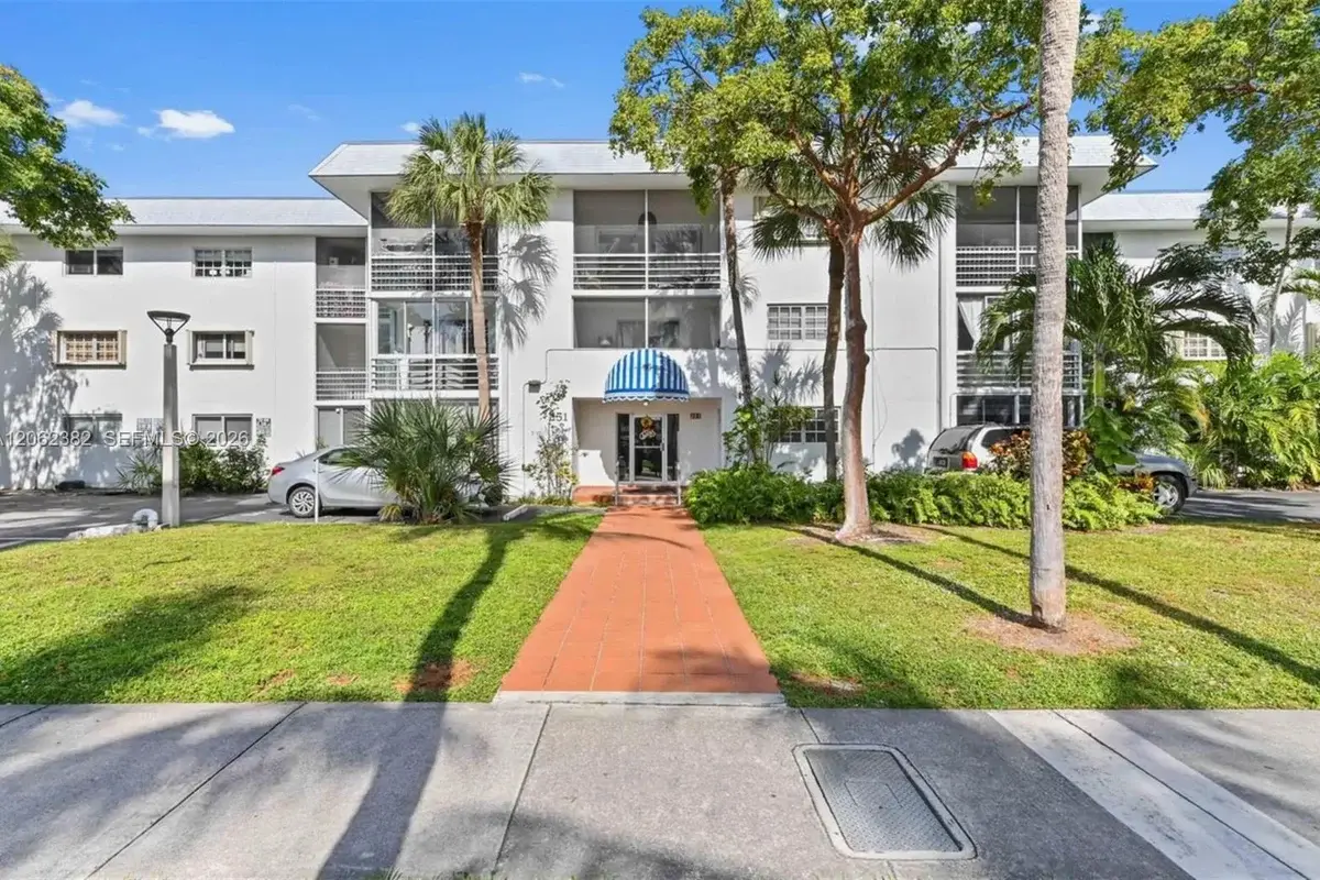 251 Galen Dr #302, Key Biscayne: photo 1 of 14