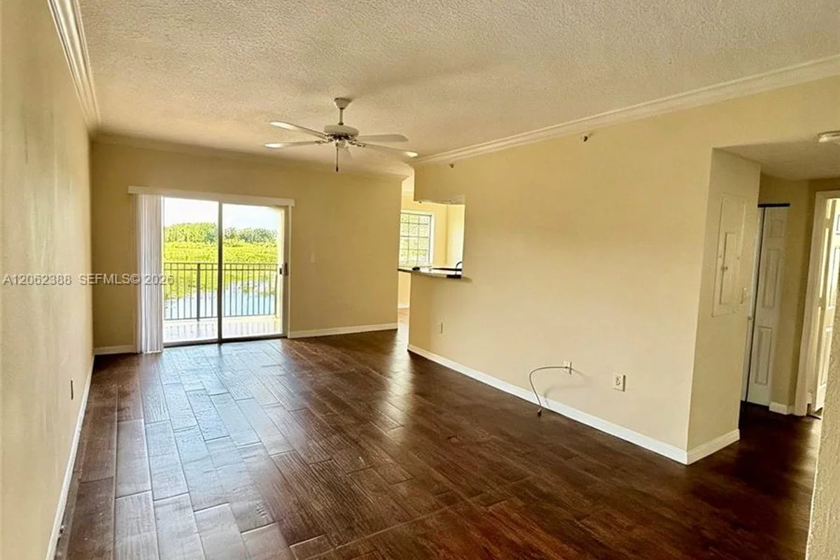 11600 SW 2nd St #18208, Pembroke Pines: photo 1 of 15