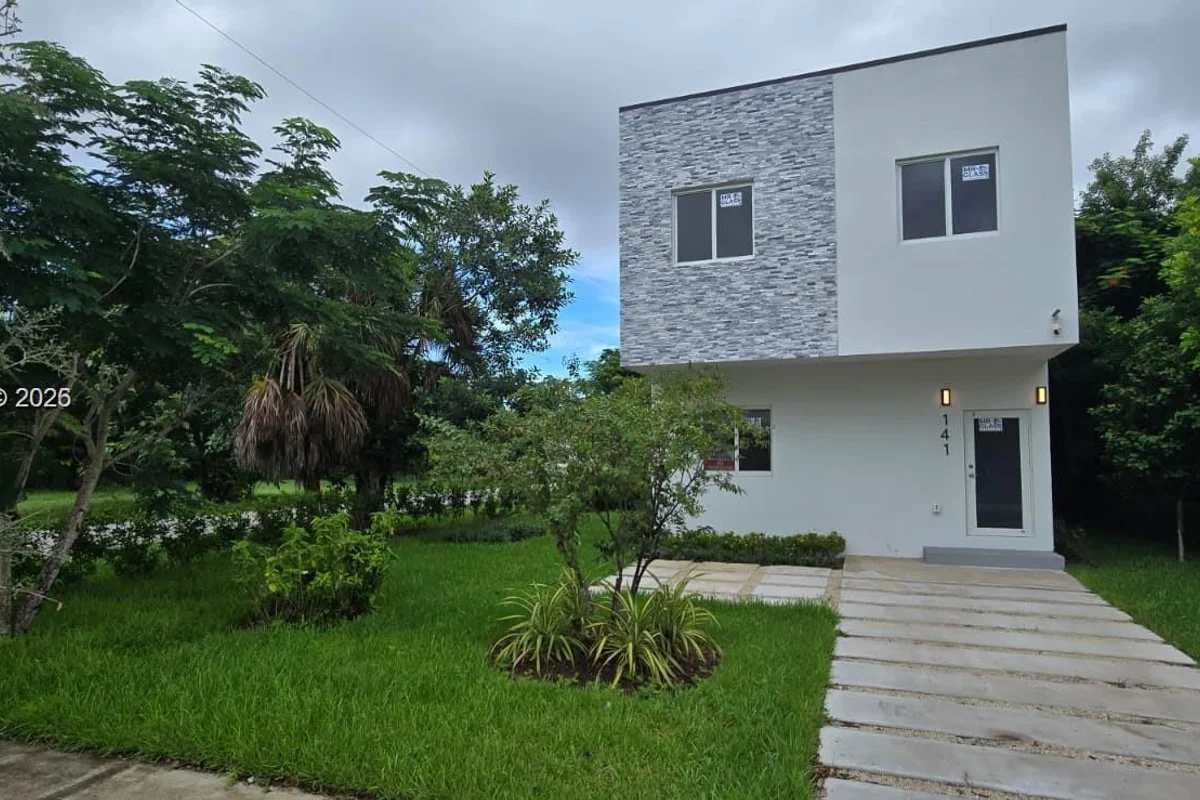 141 NW 11th St, Pompano Beach: photo 1 of 16