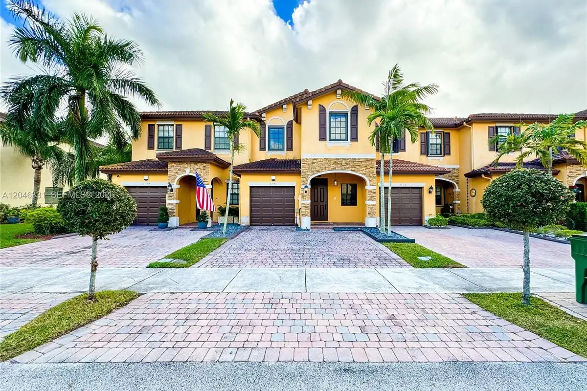3740 NE 3rd Ct, Homestead: photo 1 of 44
