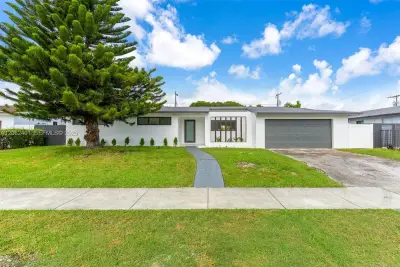 17630 SW 108th Ct, Miami: photo 1 of 45
