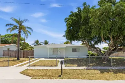 1410 NW 1st Ct, Boynton Beach: photo 1 of 25