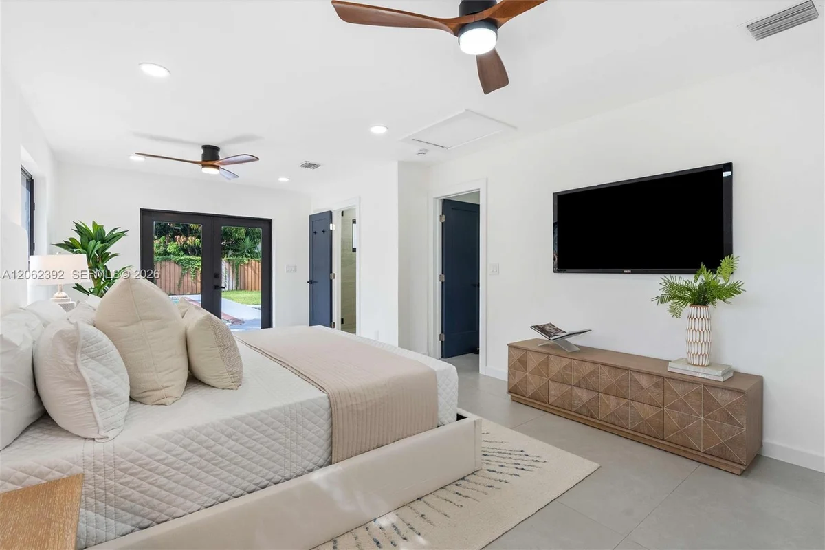 949 Lighthouse Dr, North Palm Beach: photo 1 of 51