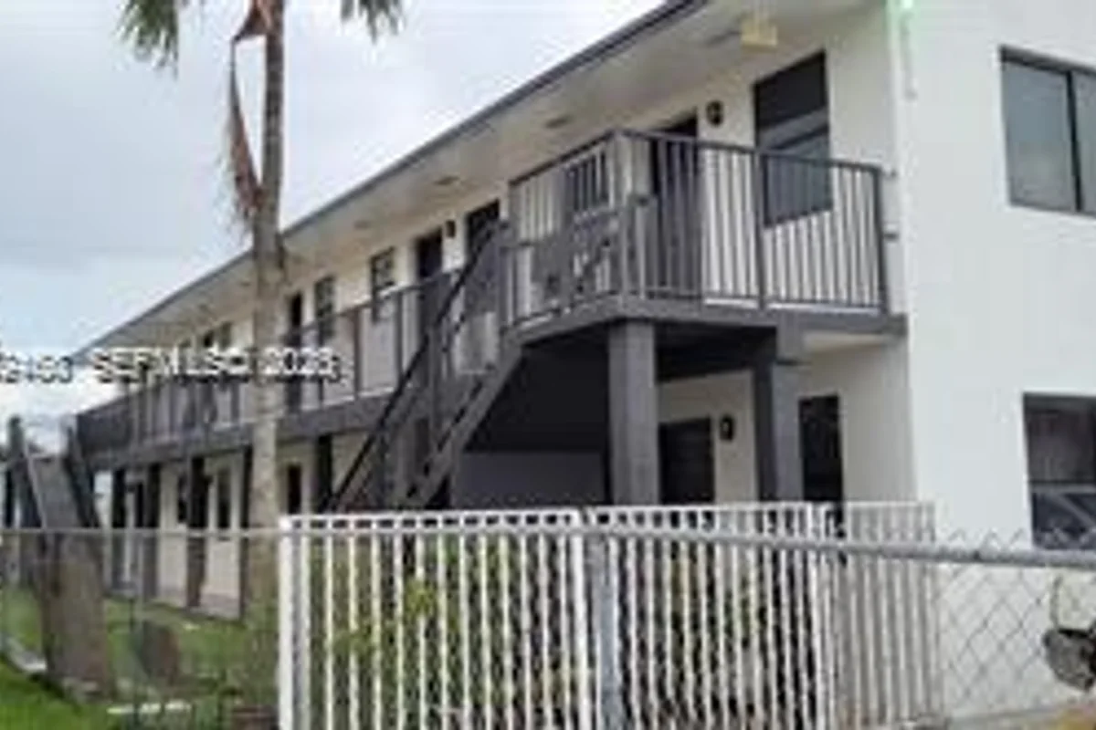 110 W 26th St #4, Hialeah: photo 1 of 5
