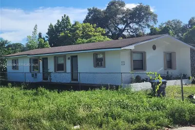 836 NW 98th St, Miami: photo 1 of 23