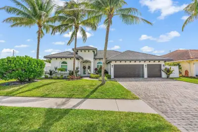 596 N Cypress Dr, Tequesta: photo 1 of 33