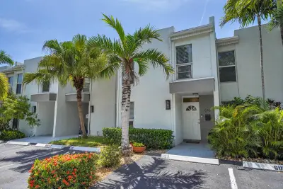 670 Kensington Pl #5B, Wilton Manors: photo 1 of 27