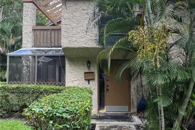 175 Wimbledon Lake Dr, Plantation: photo 1 of 17