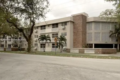 6580 Santona St #A39, Coral Gables: photo 1 of 25