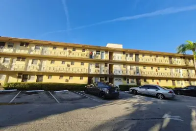 2820 NE 201st Ter #F106, Aventura: photo 1 of 12