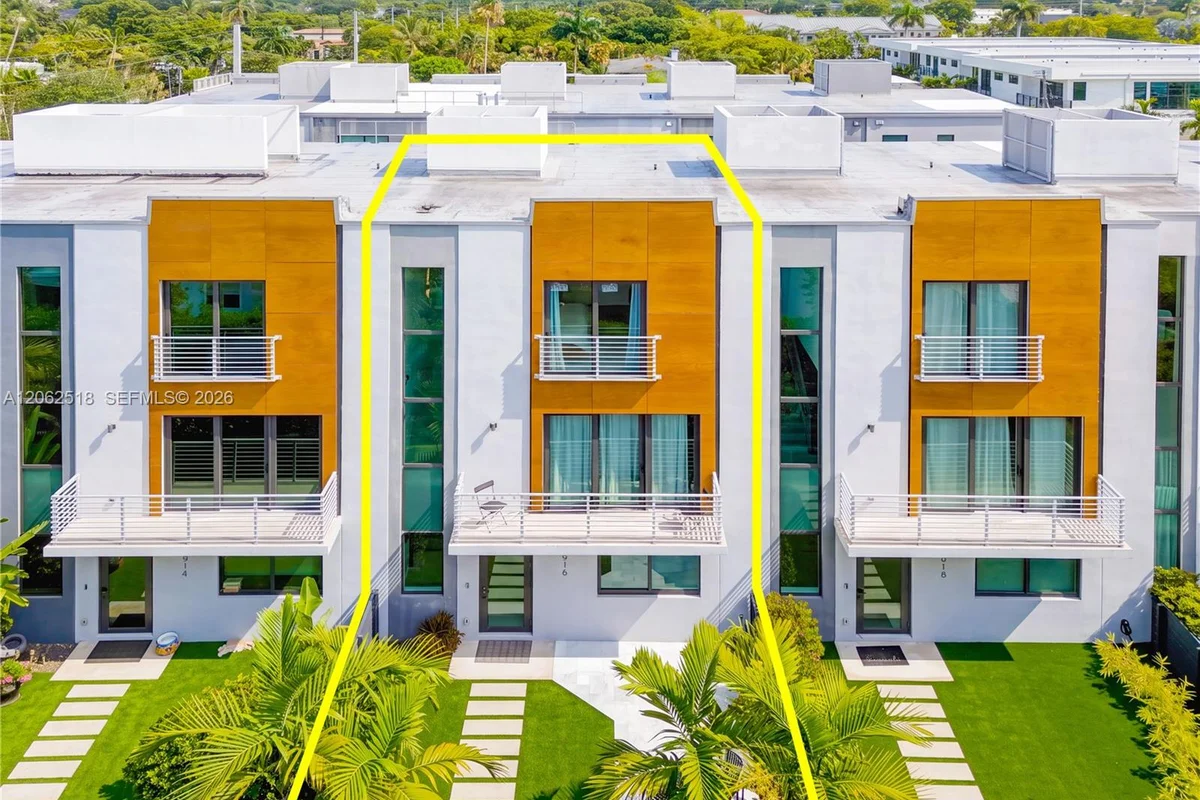 916 NE 4th St, Fort Lauderdale: photo 1 of 21