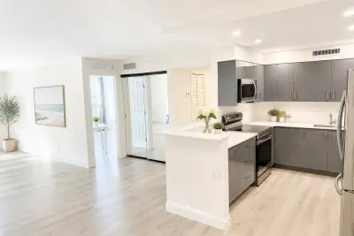 1000 Spanish River Rd #2J, Boca Raton: photo 1 of 8
