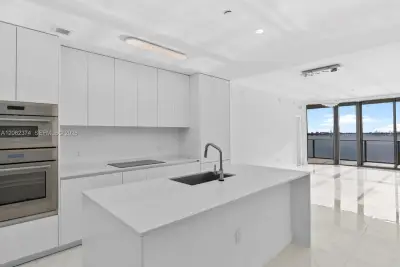 700 NE 24th St #503, Miami: photo 1 of 74