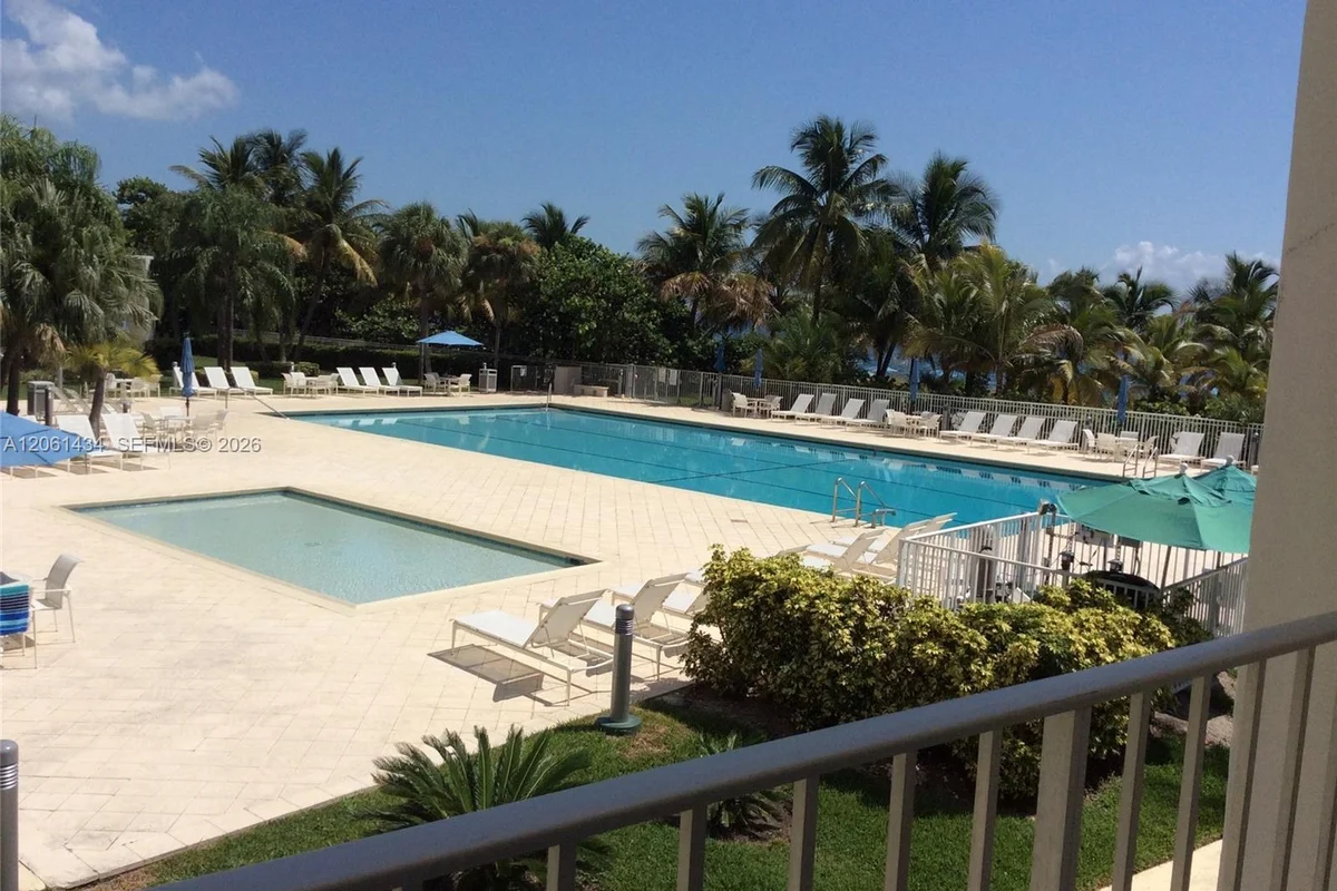 881 Ocean Dr #TH3, Key Biscayne: photo 1 of 15