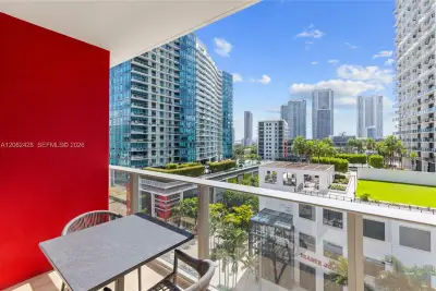 90 NE 32nd St #910, Miami: photo 1 of 17