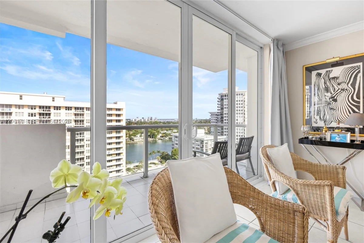 5601 Collins Ave #1515, Miami Beach: photo 1 of 38