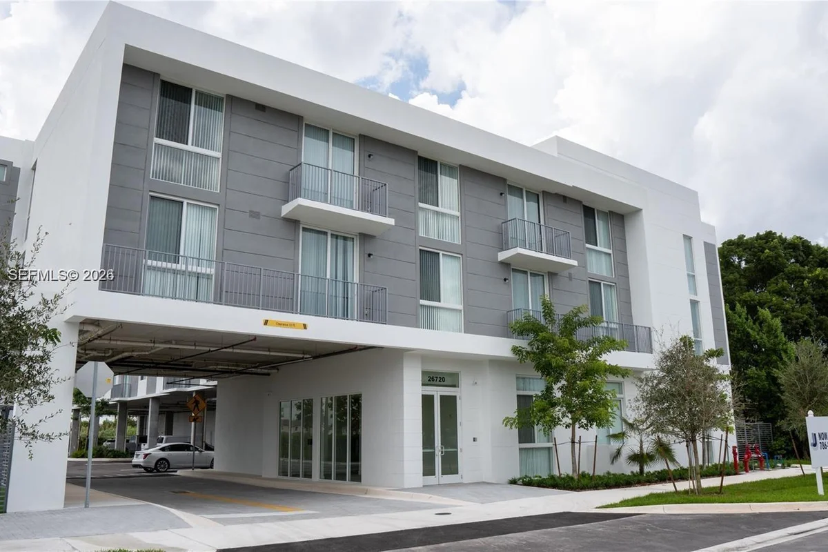 26720 Old Dixie Hwy #216, Homestead: photo 1 of 12
