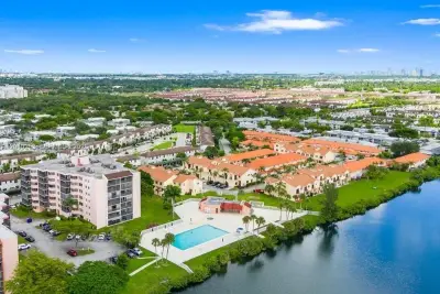 20860 San Simeon Way #108-6, Miami: photo 1 of 19