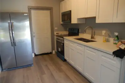 House in Miami Gardens: photo 1 of 11