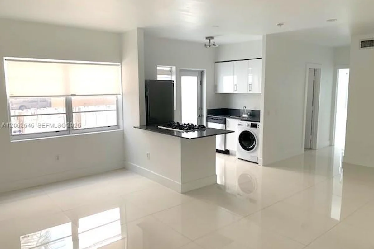 1604 Drexel Ave #109, Miami Beach: photo 1 of 14