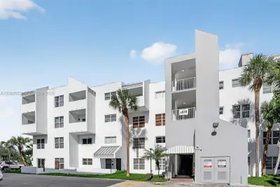 2870 NE 14th St Cswy #203C, Pompano Beach: photo 1 of 38