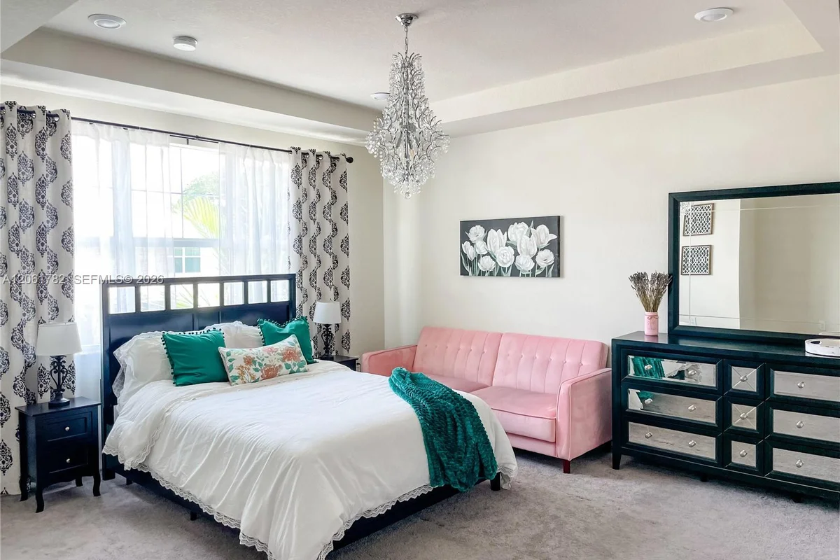 5100 Eucalyptus Dr #2, Hollywood: photo 1 of 23