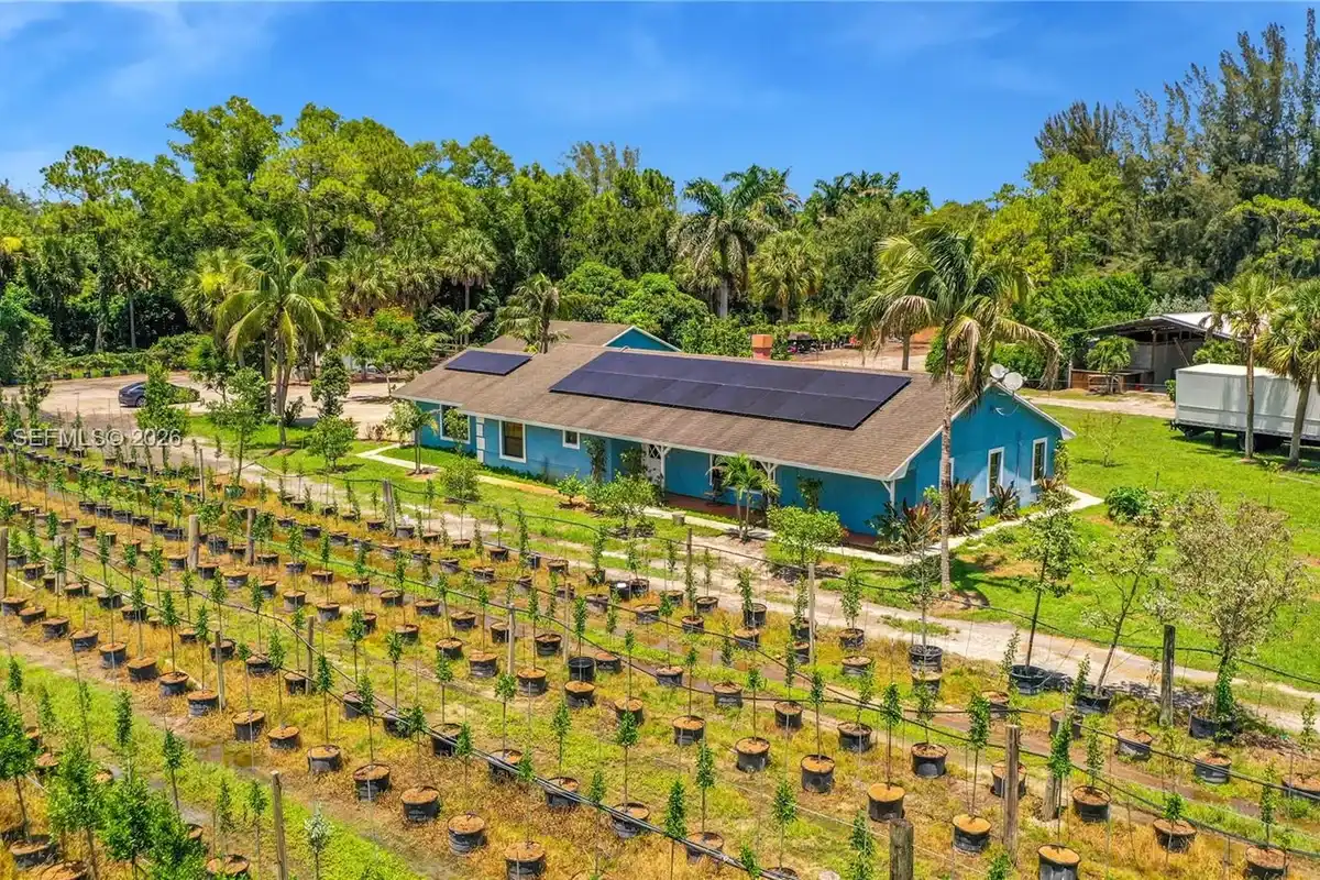 2587 E Rd, Loxahatchee: photo 1 of 51