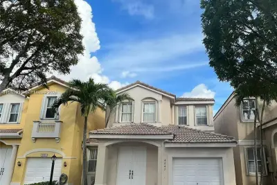 4847 NW 108th Ct, Doral: photo 1 of 19