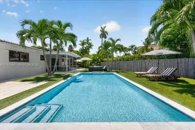 11504 NE 6th Ave, Biscayne Park: photo 1 of 101